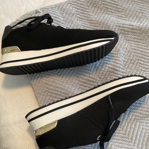 Michael Kira Runners - Picture 5 of 7